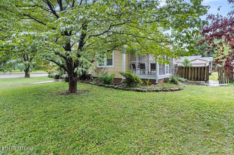 214 Broad St, Sweetwater, TN 37874