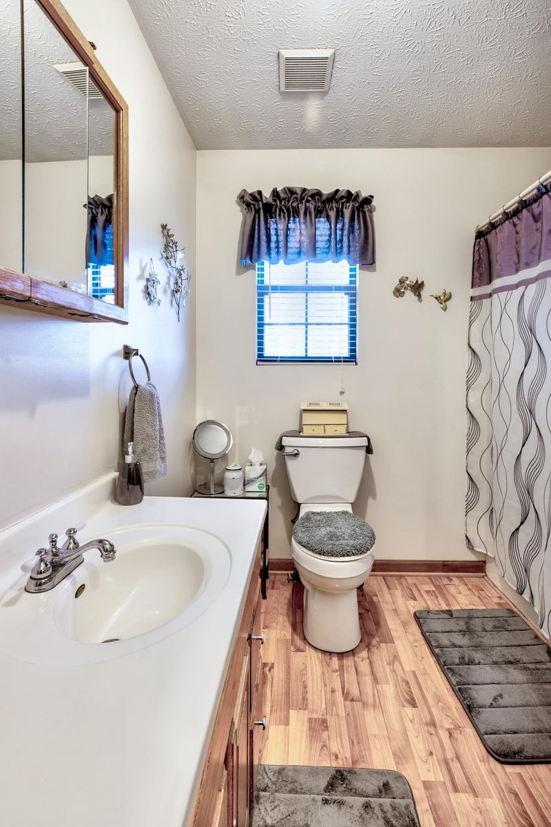214 Brown Dr, Jacksboro, TN 37757