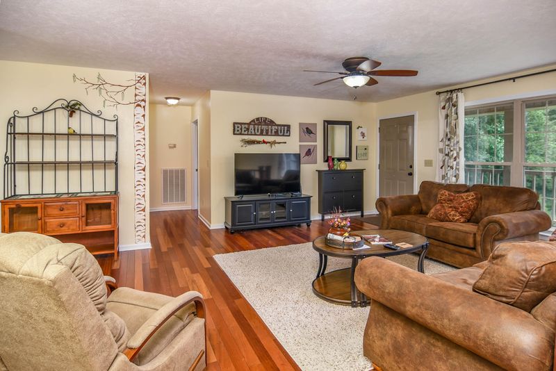 214 Chapman Overlook Dr, Seymour, TN 37865