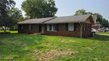 214 Chestnut St, Sweetwater, TN 37874