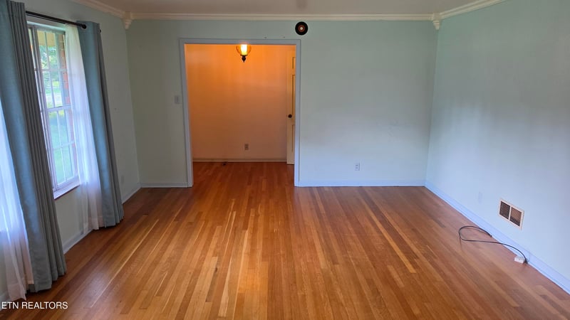 214 Chestnut St, Sweetwater, TN 37874