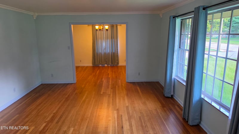 214 Chestnut St, Sweetwater, TN 37874