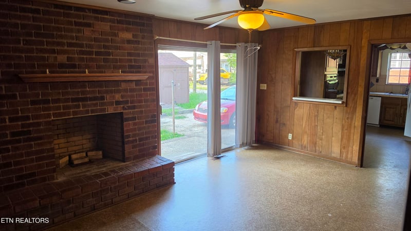 214 Chestnut St, Sweetwater, TN 37874
