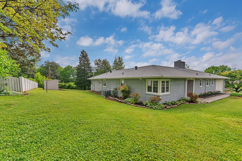 214 Crestridge Rd, Knoxville, TN 37919