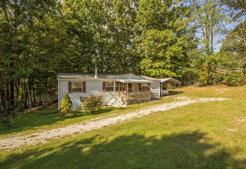 214 Crestview Ln, Jacksboro, TN 37757