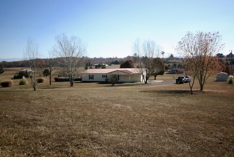 214 Dunn Rd, Tellico Plains, TN 37385