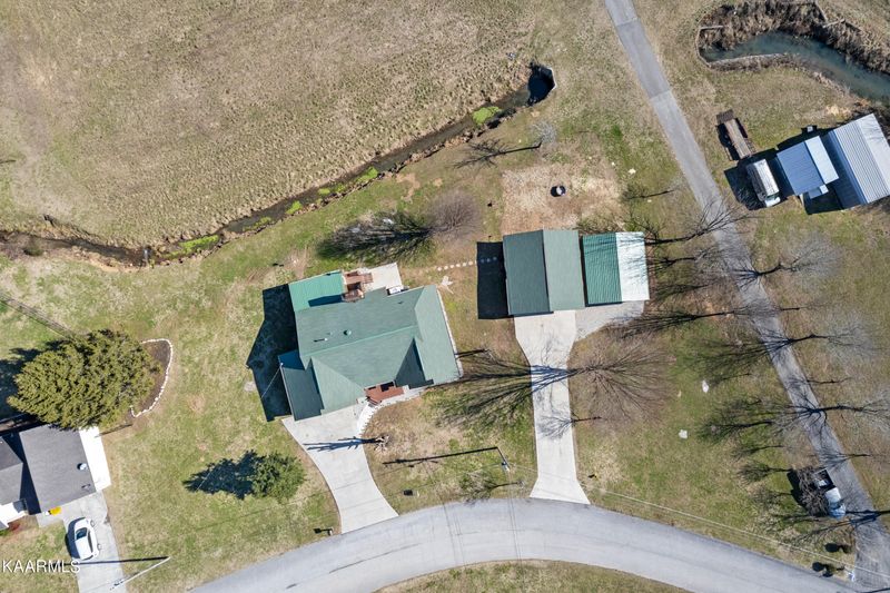214 Elk Lake Ln, Jacksboro, TN 37757