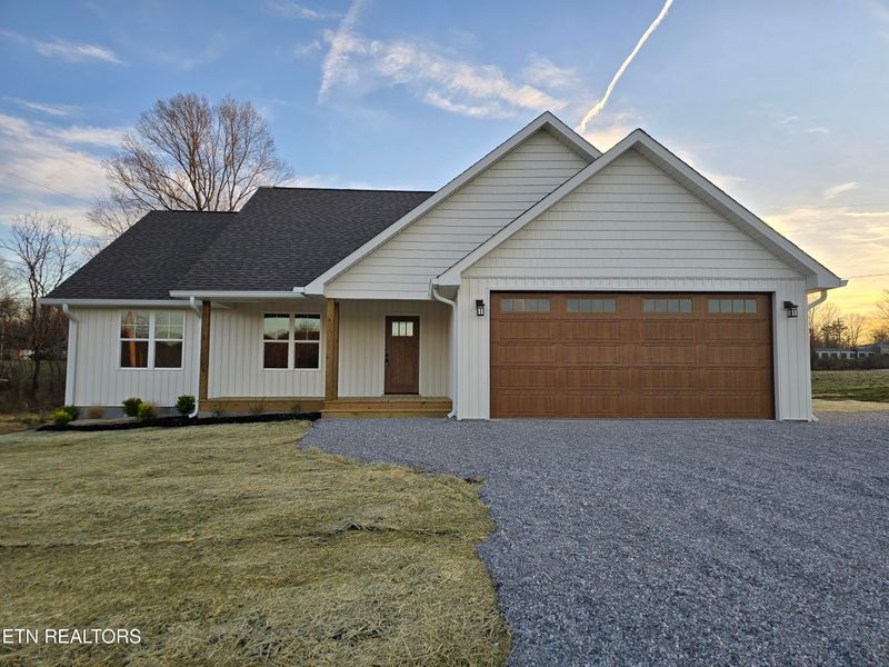 214 Hemlock Springs Dr, Helenwood, TN 37755