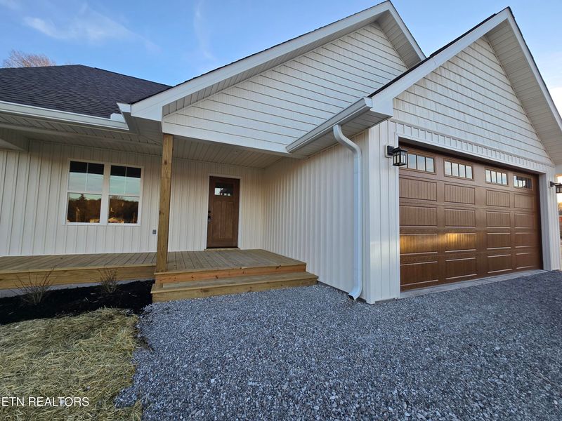 214 Hemlock Springs Dr, Helenwood, TN 37755