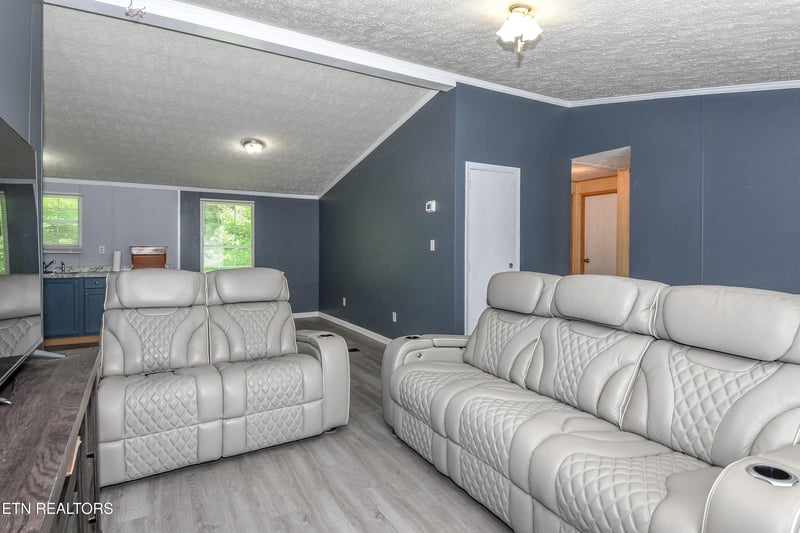 214 Loggers Ln, Clinton, TN 37716