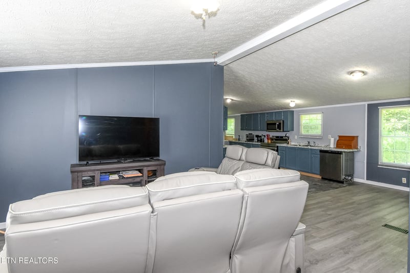 214 Loggers Ln, Clinton, TN 37716