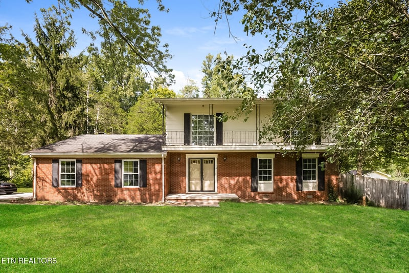 214 Meadow Ln, Lafollette, TN 37766