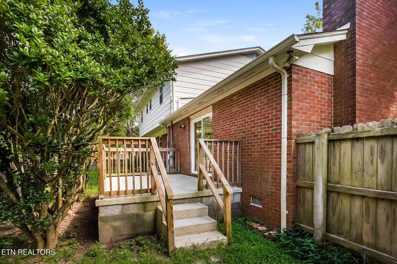 214 Meadow Ln, Lafollette, TN 37766