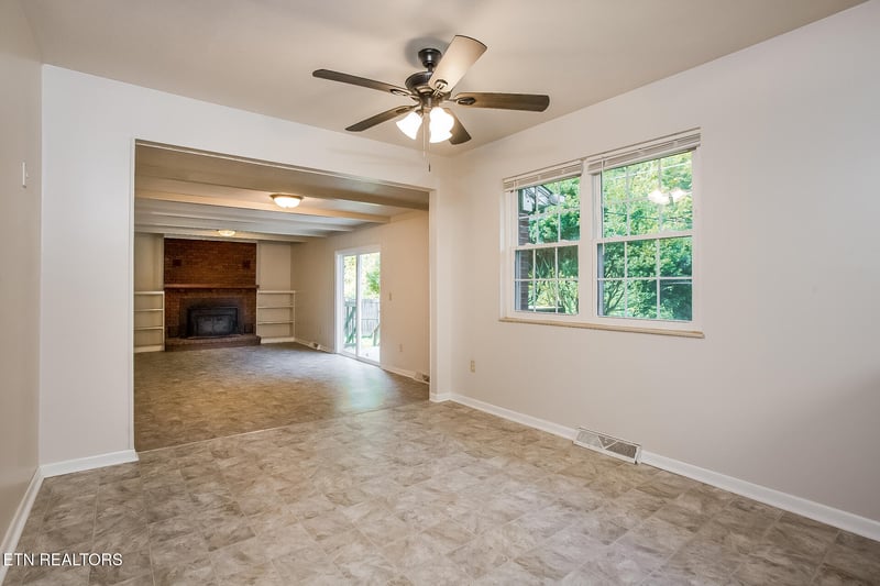 214 Meadow Ln, Lafollette, TN 37766