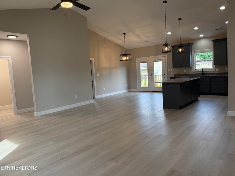 214 Mossy Rock Rd, Clinton, TN 37716