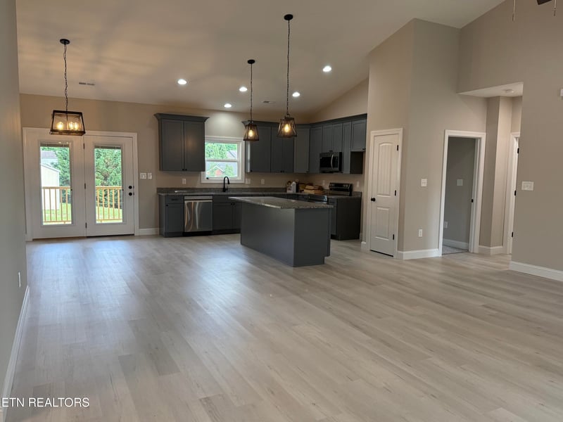 214 Mossy Rock Rd, Clinton, TN 37716