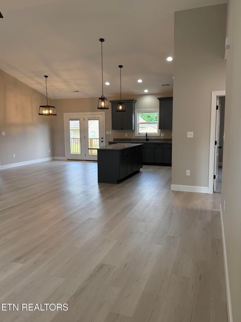 214 Mossy Rock Rd, Clinton, TN 37716