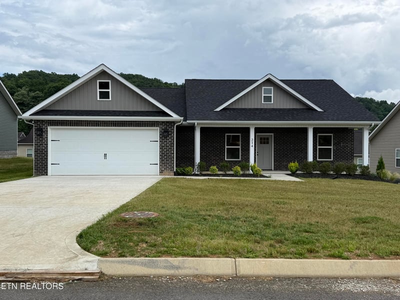 214 Mossy Rock Rd, Clinton, TN 37716