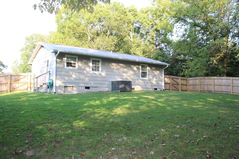 214 Nancy Ln, Clinton, TN 37716