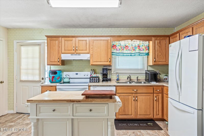 214 Old State Rd, Sparta, TN 38583