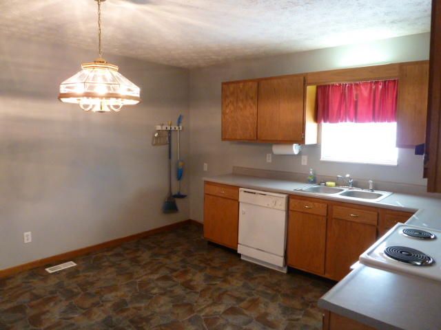 214 Pine Dr, Maynardville, TN 37807