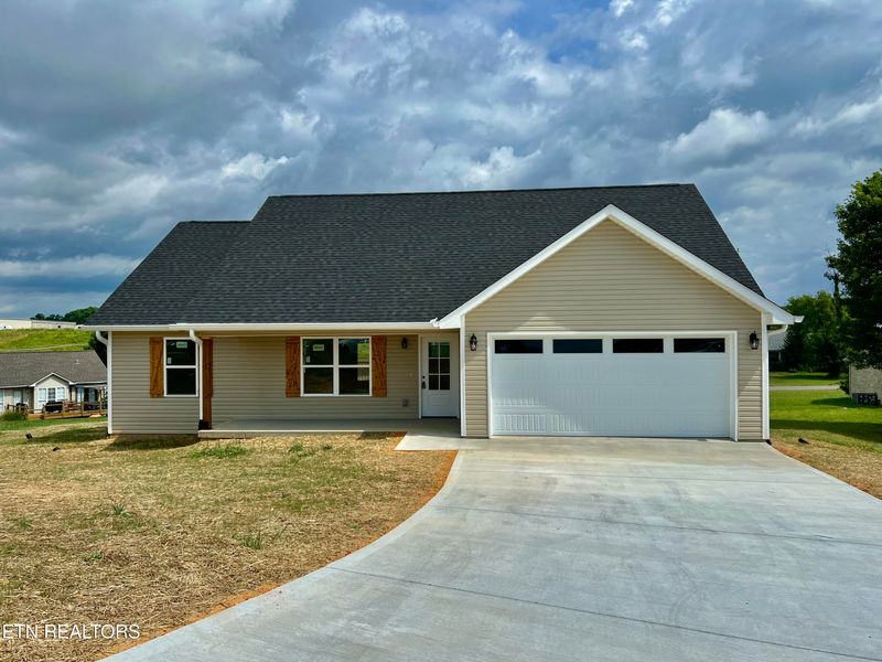 214 S Rolling Ridge Ln, Vonore, TN 37885