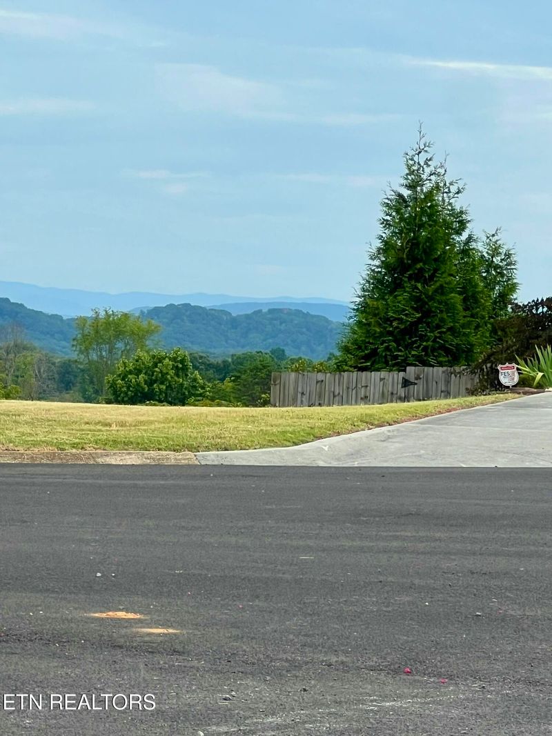 214 S Rolling Ridge Ln, Vonore, TN 37885