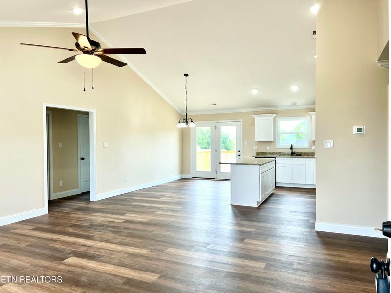 214 S Rolling Ridge Ln, Vonore, TN 37885