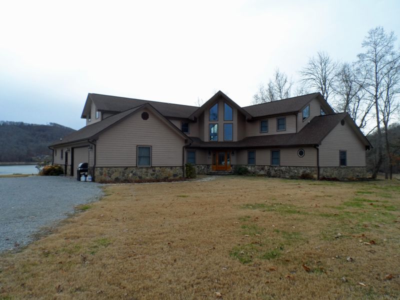214 Shelley Dr, Sharps Chapel, TN 37866