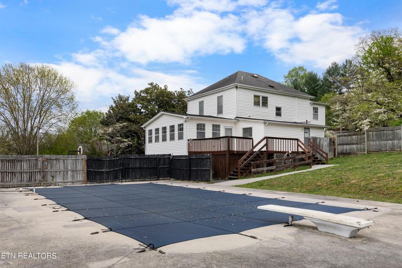 214 W Chestnut St, Lafollette, TN 37766