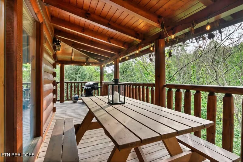 2140 Bear Haven Way, Sevierville, TN 37876