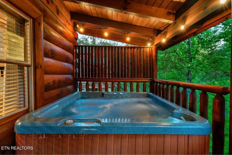 2140 Bear Haven Way, Sevierville, TN 37876