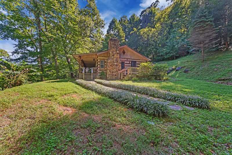 2140 Black Fox Rd, Washburn, TN 37888