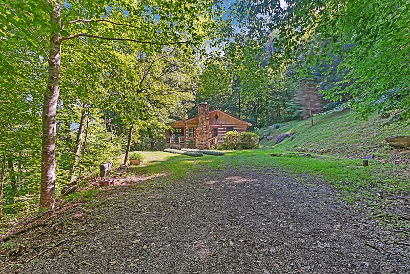 2140 Black Fox Rd, Washburn, TN 37888