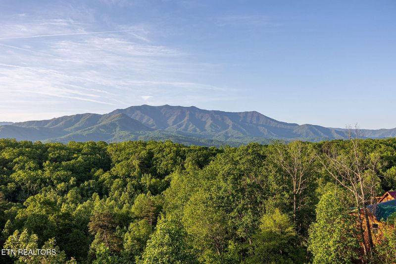 2140 E View Dr, Sevierville, TN 37876