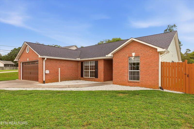 2140 Ember Brook Ln, Powell, TN 37849