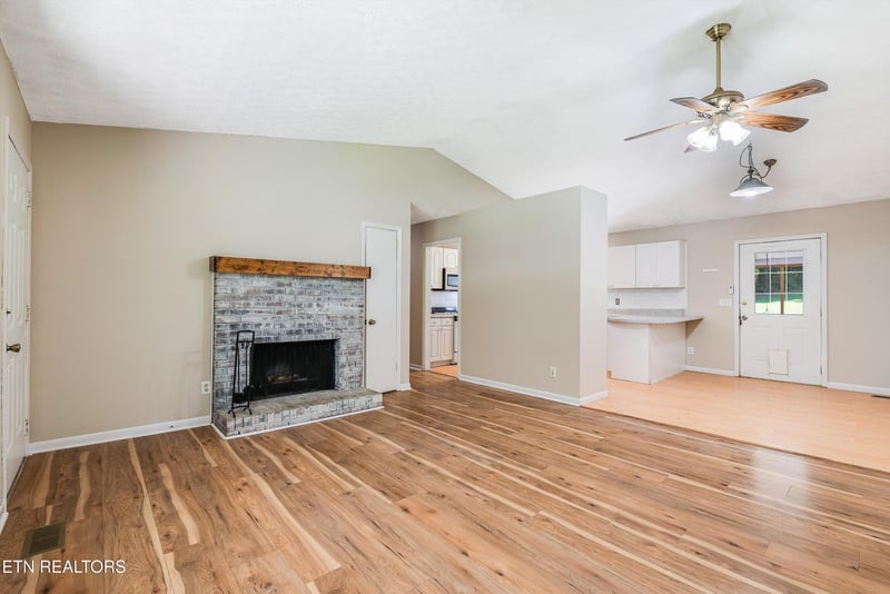 2140 Mark Ln, Maryville, TN 37803