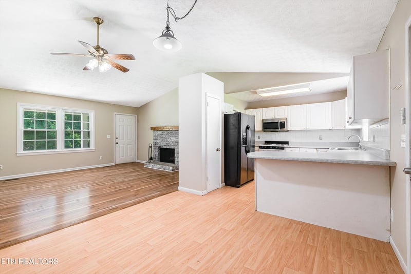 2140 Mark Ln, Maryville, TN 37803