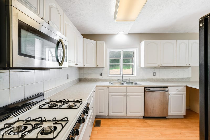 2140 Mark Ln, Maryville, TN 37803