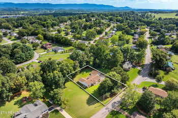 2140 Mark Ln, Maryville, TN 37803