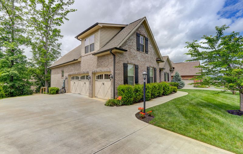 2141 Jakes Walk Ln, Knoxville, TN 37932