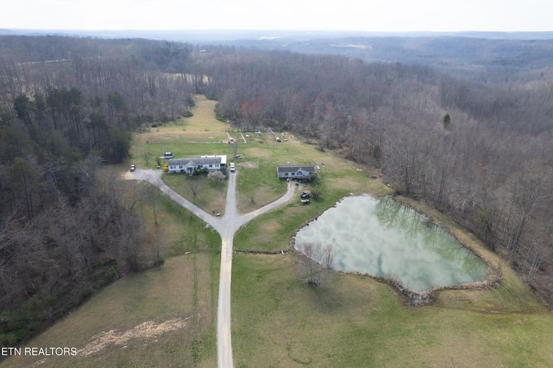 2142 Brewer Rd, Crossville, TN 38572