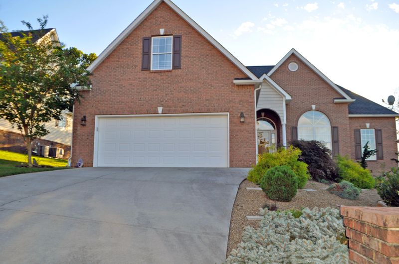 2143 Elm Grove Ln, Knoxville, TN 37932