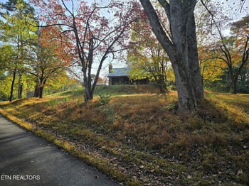 2143 Everett Rd, Knoxville, TN 37932