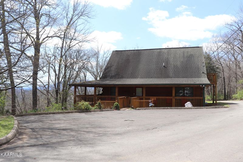 2144 Eagle Feather Dr, Sevierville, TN 37876