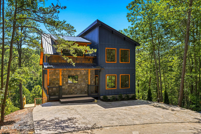 2145 Beach Front Dr, Sevierville, TN 37876