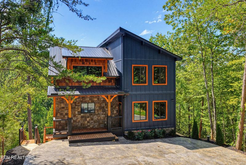 2145 Beach Front Dr, Sevierville, TN 37876