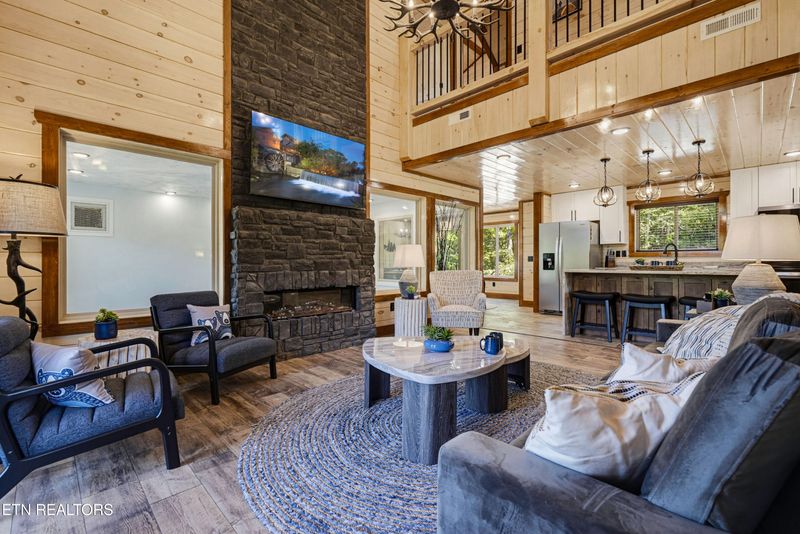 2145 Beach Front Dr, Sevierville, TN 37876