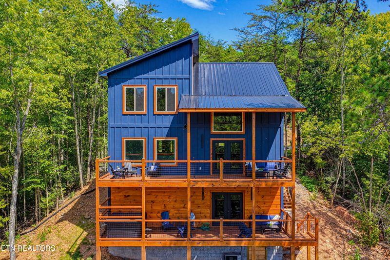 2145 Beach Front Dr, Sevierville, TN 37876