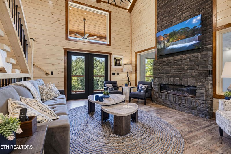 2145 Beach Front Dr, Sevierville, TN 37876